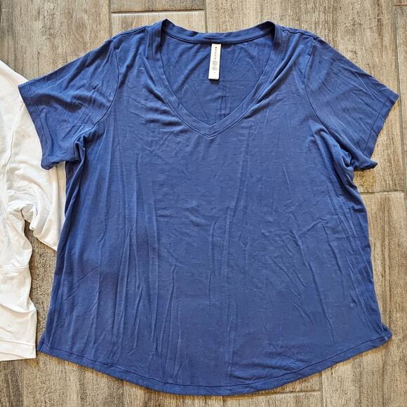 Athleta Tops Womens Size 1X Lot of 2 Twist Front 3/4 Sleeve Navy V Neck Tee - Picture 3 of 14